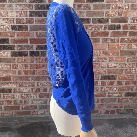 Blue cardigan with a sheer floral lace back and shoulders / approx S/M / EUC - Picture 6 of 9